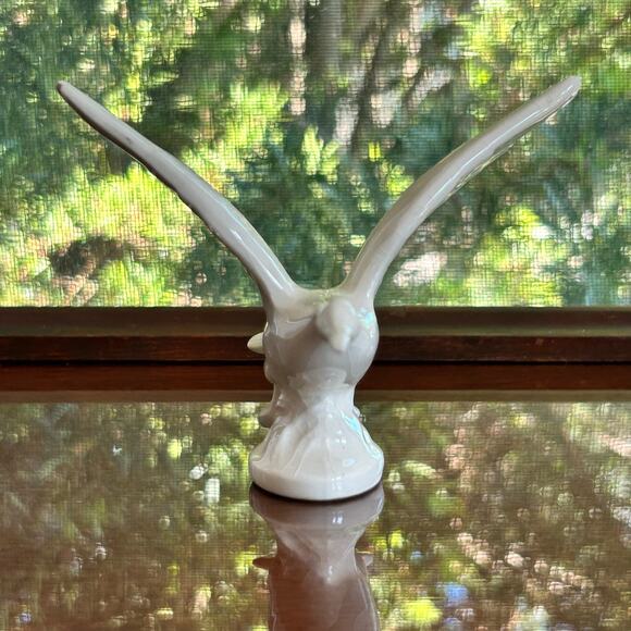 Vintage Ceramic Flying Goose Figurine – White Crackle Glaze – Made in Canada - Picture 8 of 13
